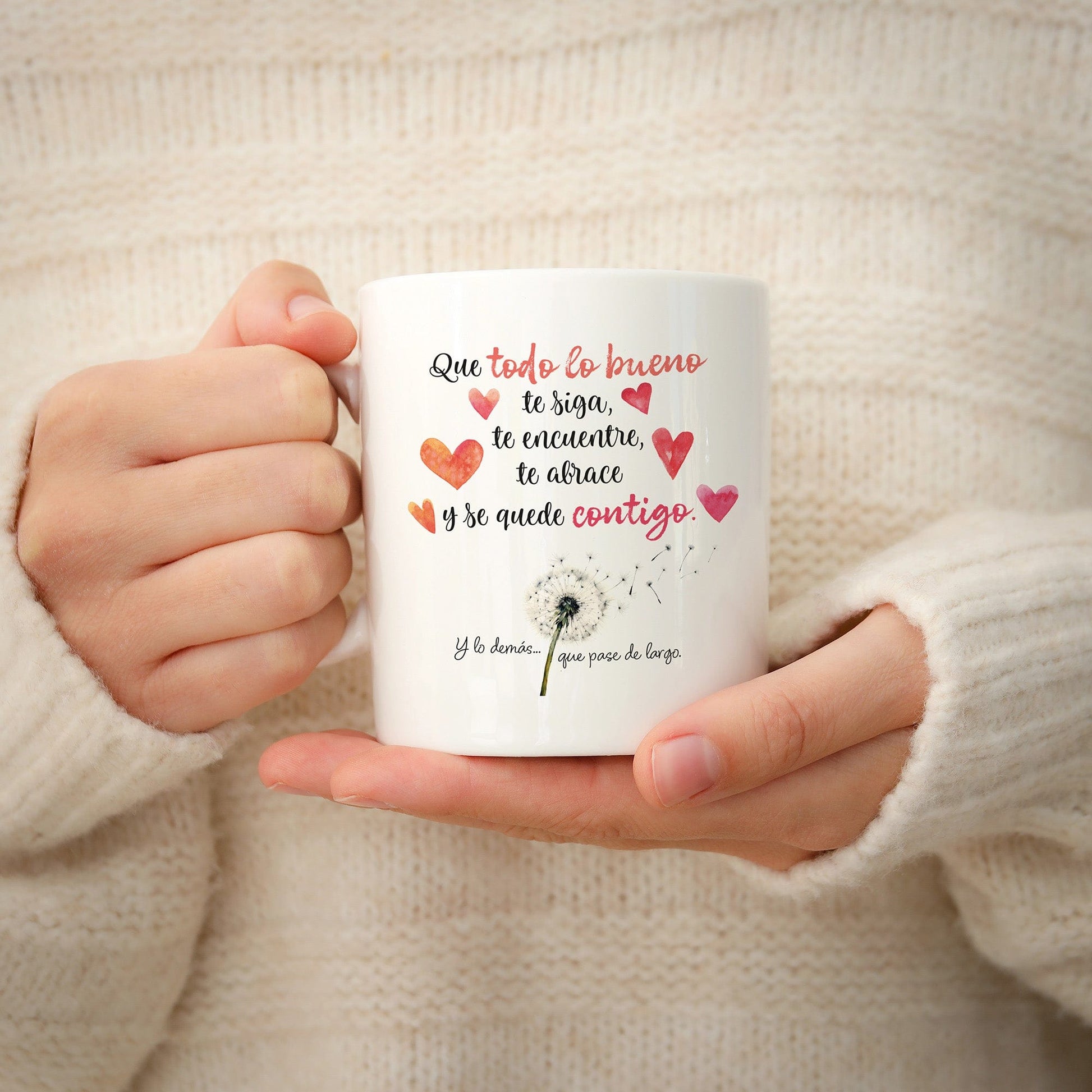 Taza Que todo lo bueno te siga, te encuentre, te abrace y se quede contigo (tonos cálidos)