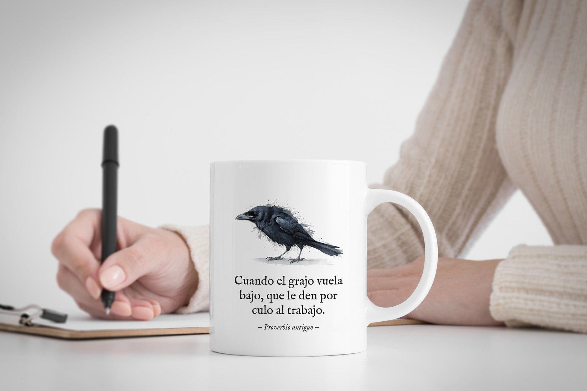 Taza Cuando el grajo vuela bajo