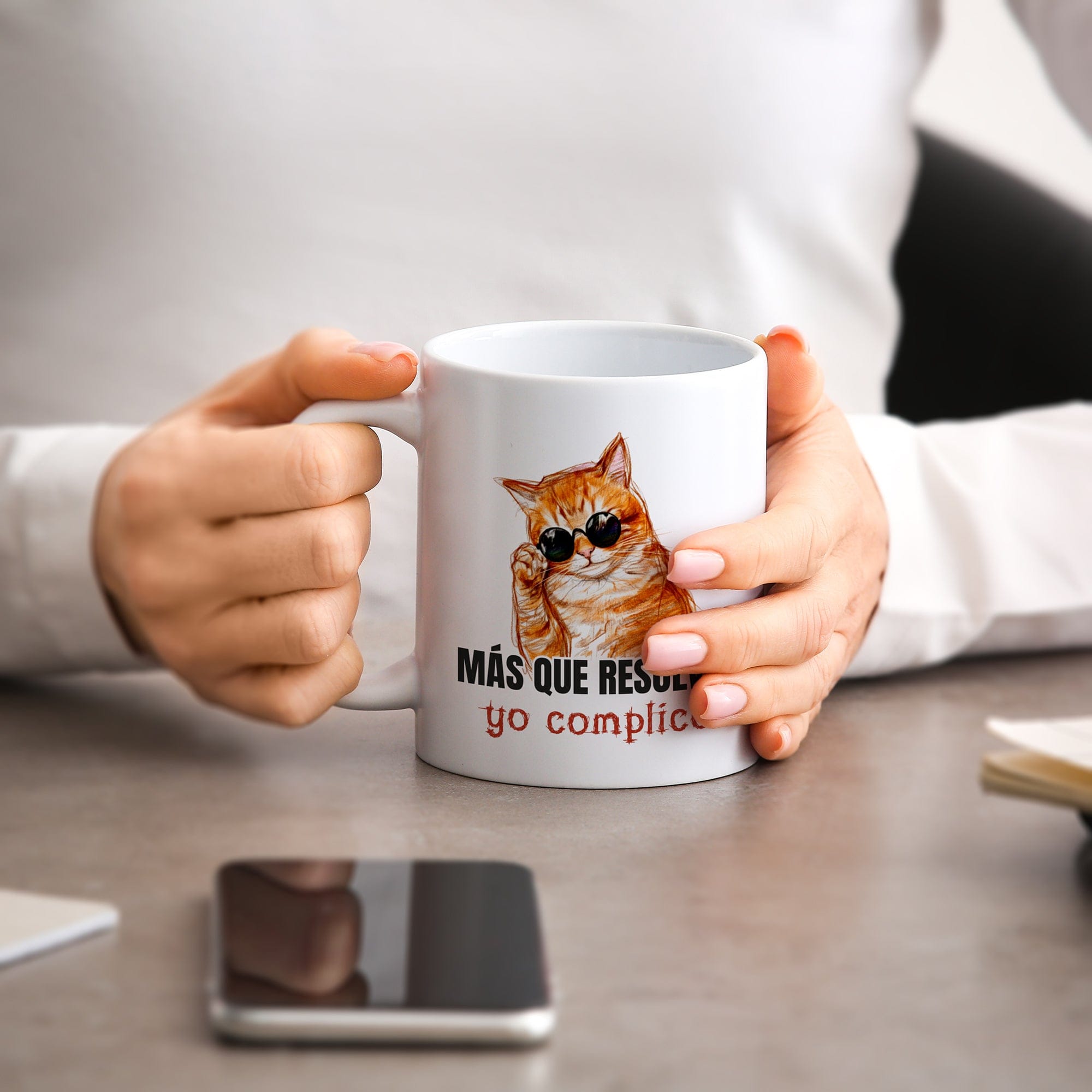 Taza Más que resolver, yo complico