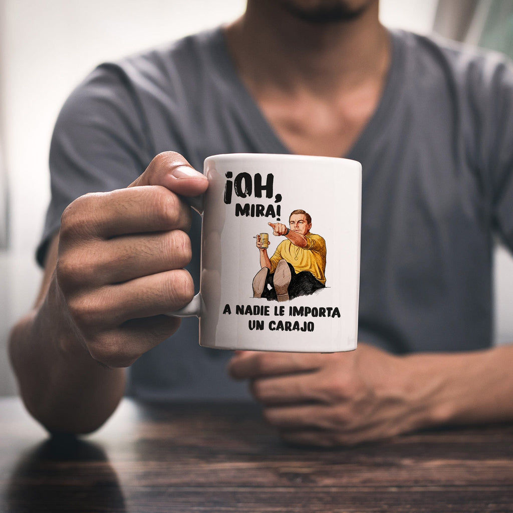 Taza Oh, mira! A nadie le importa un carajo