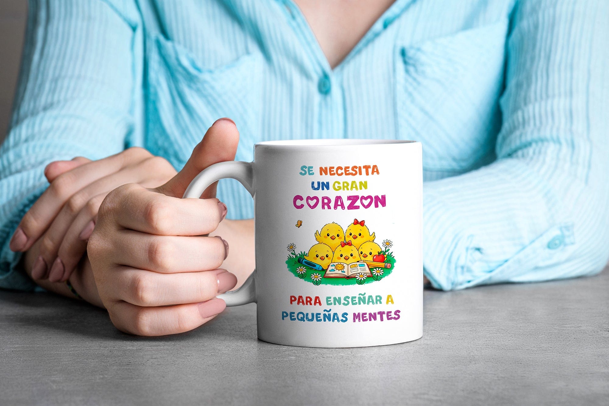 Taza Se necesita un gran corazón para enseñar a pequeñas mentes